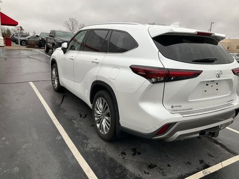 Used 2024 Toyota Highlander Platinum image 9