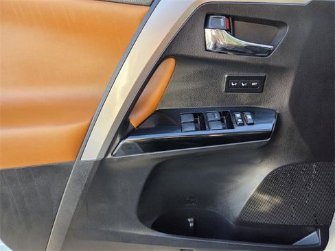 Used 2016 Toyota RAV4 Limited image 26