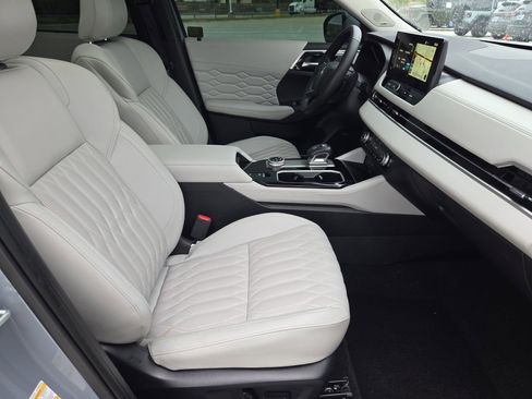Used 2025 Mitsubishi Outlander SEL FWD image 33
