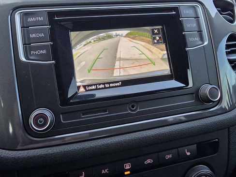 Used 2016 Volkswagen Tiguan S image 14