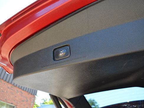 Used 2018 Ford Explorer XLT w/ Equipment Group 201A AWD/4WD image 45