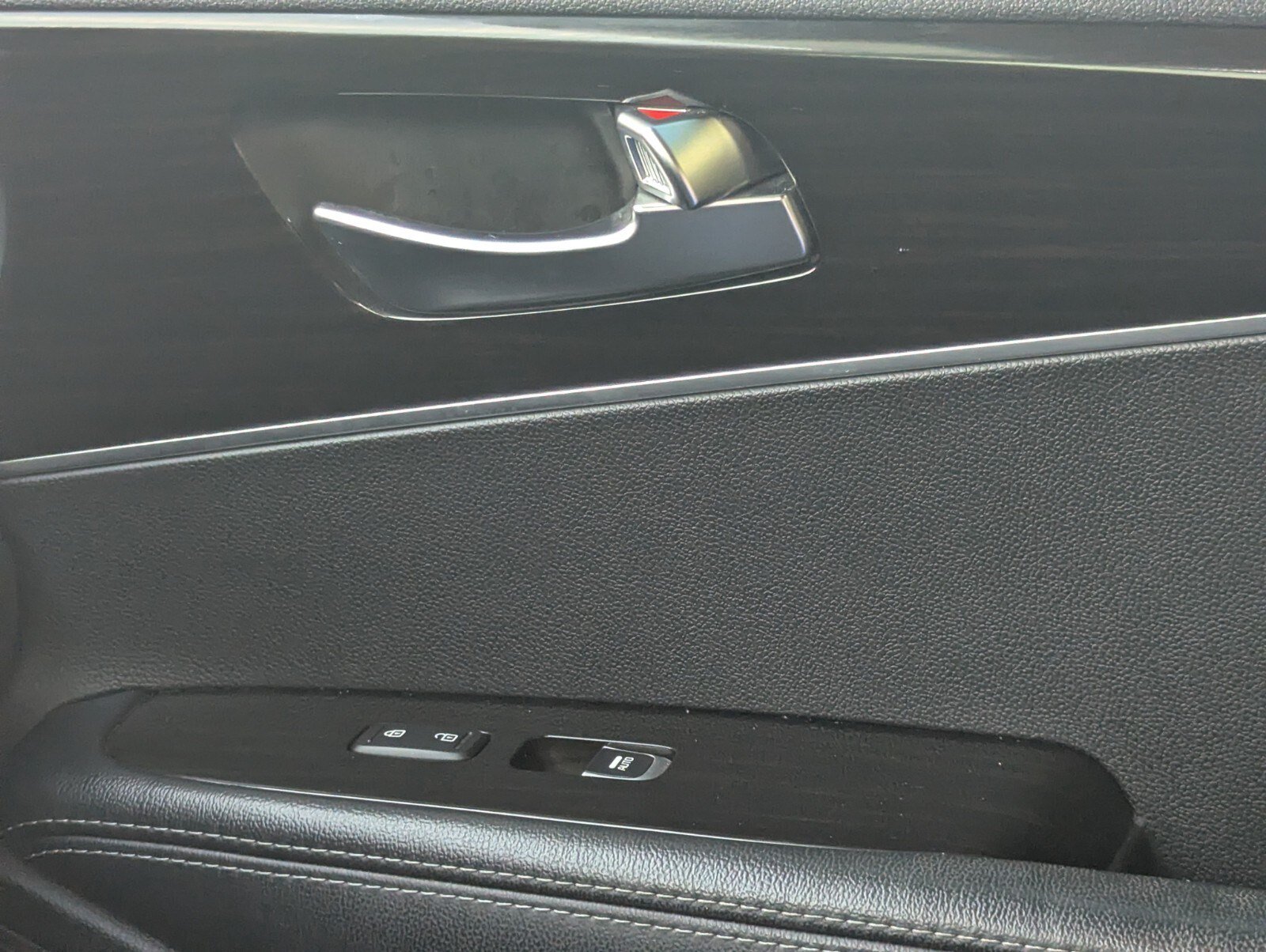 Used 2020 Kia Sorento LX FWD image 36