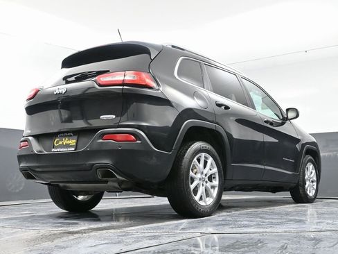 Used 2018 Jeep Cherokee Latitude w/ Safety Group image 46
