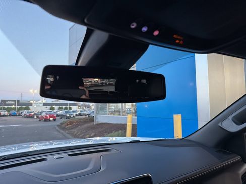 Used 2022 Chevrolet Suburban Z71 image 31