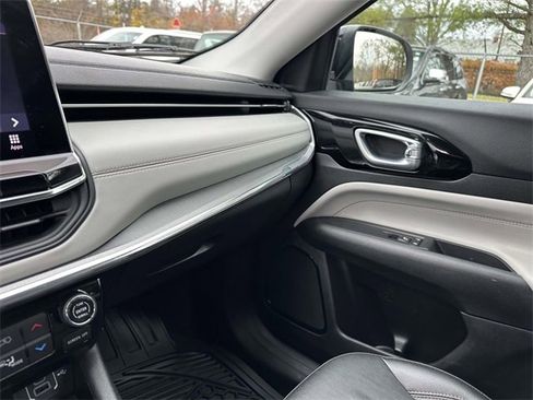 Certified 2022 Jeep Compass Limited image 36