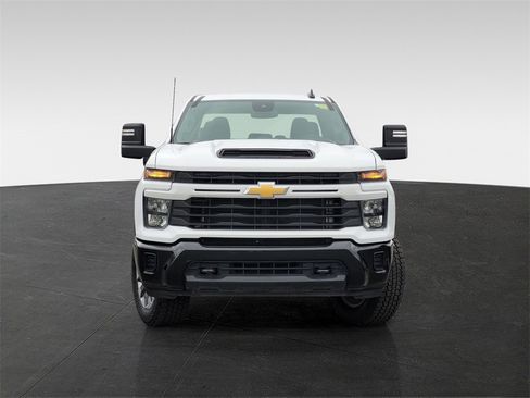 Used 2024 Chevrolet Silverado 2500 Custom w/ Custom Value Package image 2