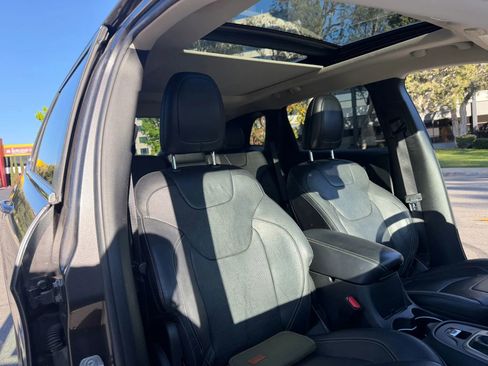 Used 2014 Jeep Cherokee Limited w/ Luxury Group image 5