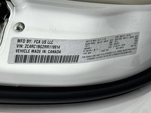 Used 2024 Chrysler Pacifica Touring-L FWD image 31