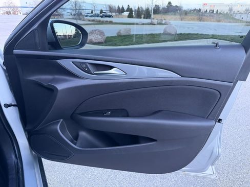 Used 2018 Buick Regal Preferred FWD image 24