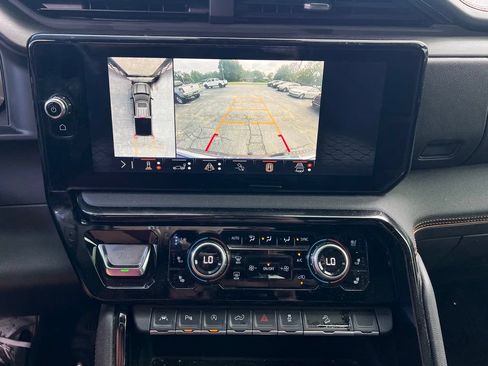 Used 2025 GMC Sierra 1500 AT4 w/ AT4 Premium Package AWD/4WD image 16
