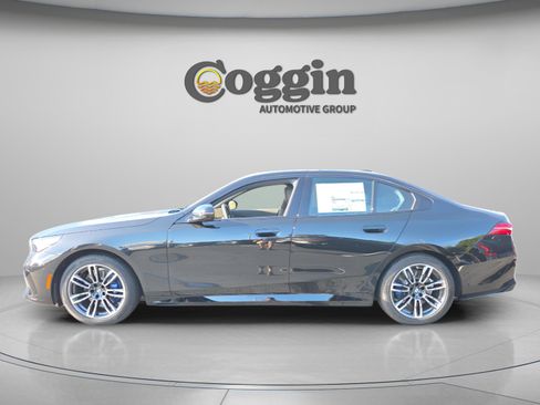 New 2026 BMW 530i w/ M Sport Package RWD image 3