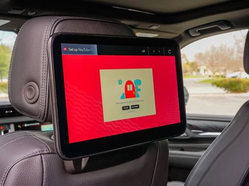 Used 2024 GMC Yukon Denali w/ Advanced Technology Package image 16