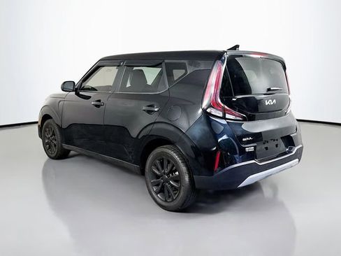 Used 2023 Kia Soul LX FWD image 4