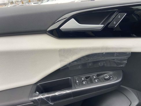 New 2026 Volkswagen Taos S image 18