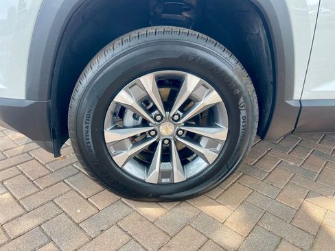 Used 2026 Chevrolet Equinox LT FWD image 9