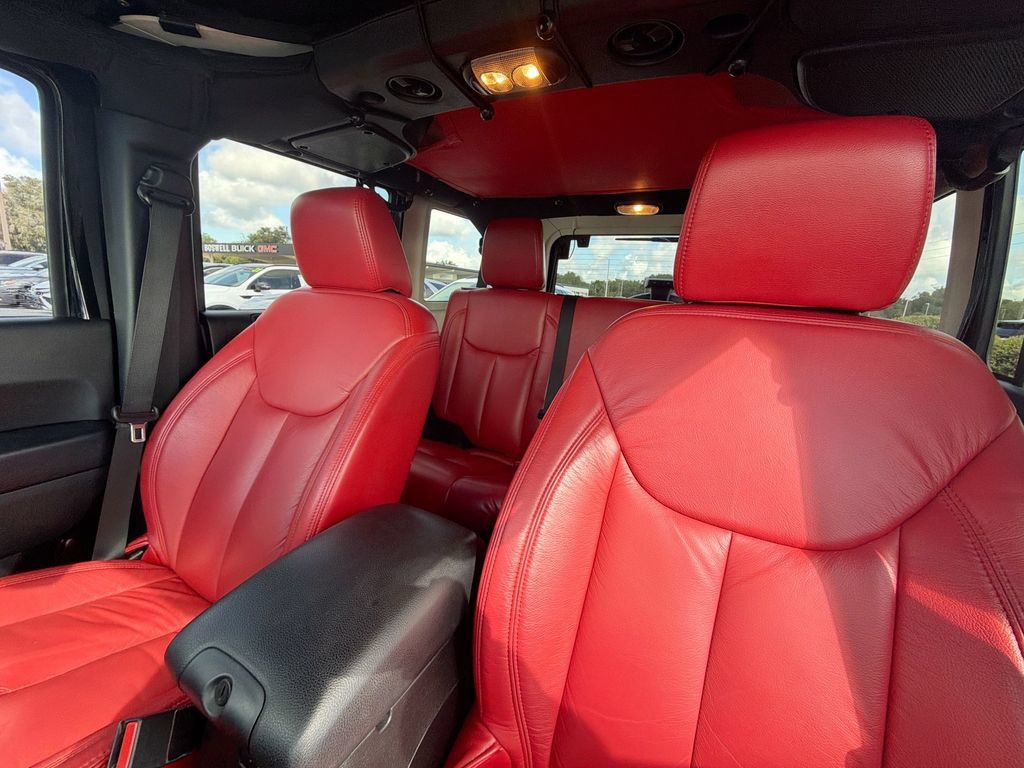 Used 2015 Jeep Wrangler Unlimited Sahara w/ Connectivity Group AWD/4WD image 24