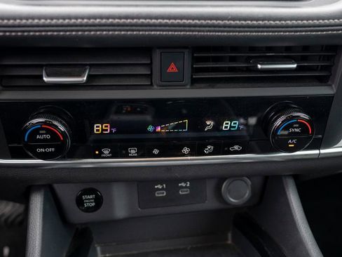 Used 2024 Nissan Rogue SV image 25