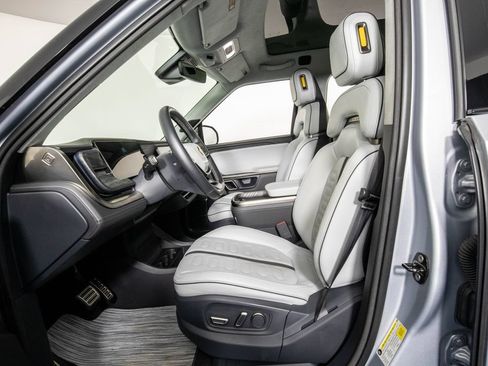 Used 2022 Rivian R1T Adventure AWD/4WD image 10
