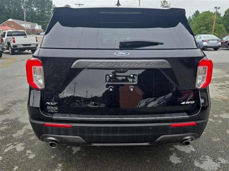Used 2021 Ford Explorer XLT w/ Equipment Group 202A AWD/4WD image 4