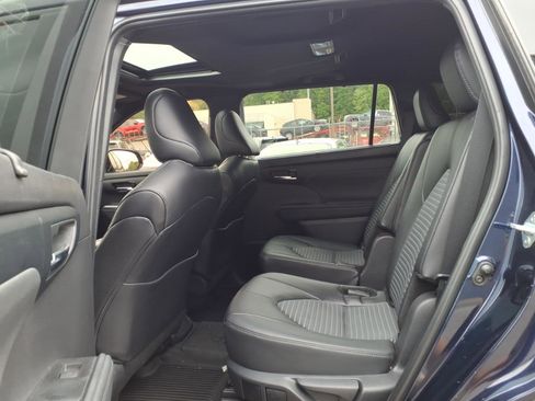 Certified 2024 Toyota Highlander XSE AWD/4WD image 12