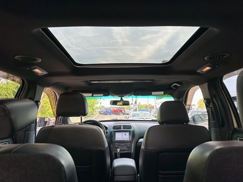 Used 2017 Ford Explorer XLT w/ Equipment Group 202A AWD/4WD image 30