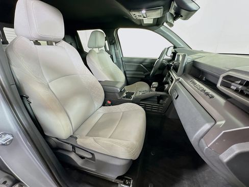 Used 2025 Toyota Tacoma SR5 image 29