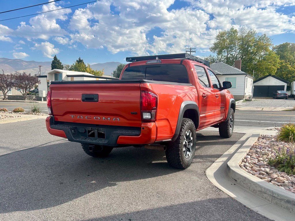 Used 2018 Toyota Tacoma TRD Off-Road AWD/4WD image 5
