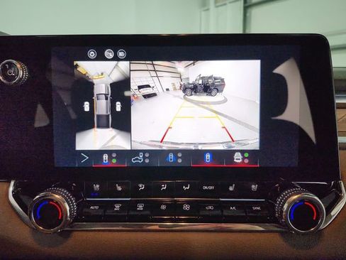 Used 2025 GMC Canyon Denali AWD/4WD image 31