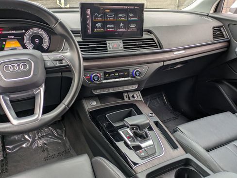 Used 2023 Audi Q5 e Premium w/ Convenience Package image 9