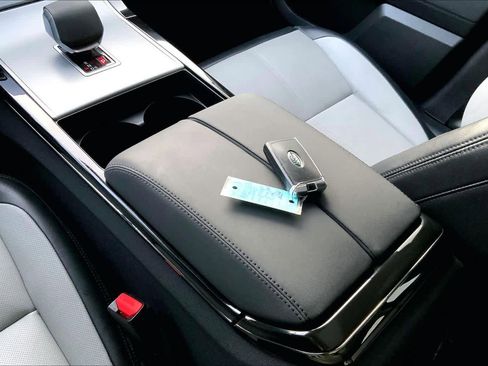 Used 2024 Land Rover Range Rover Velar S image 28