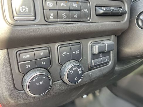 Used 2023 Chevrolet Tahoe Premier w/ Advanced Technology Package AWD/4WD image 37