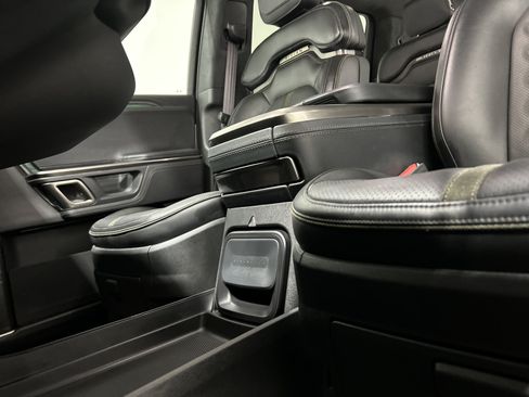 Used 2024 Rivian R1S Adventure AWD/4WD image 32