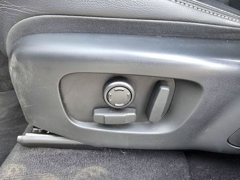 Used 2022 Land Rover Range Rover Velar R-Dynamic S image 16