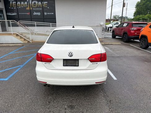 Used 2011 Volkswagen Jetta SE FWD image 4