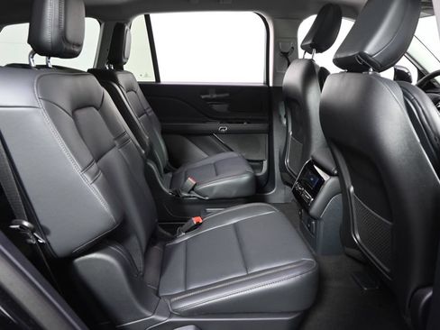 New 2026 Lincoln Aviator AWD w/ Jet Appearance Package image 18