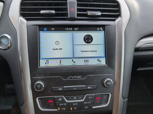 Used 2019 Ford Fusion SE image 20