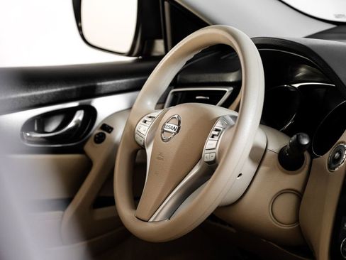 Used 2015 Nissan Rogue SV image 11