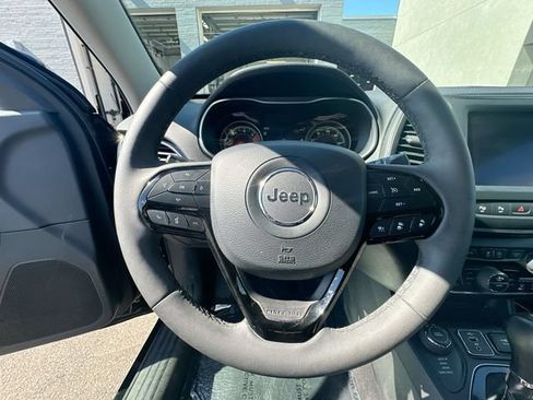 Used 2023 Jeep Cherokee Altitude Lux AWD/4WD image 16