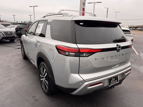 Used 2024 Nissan Pathfinder Platinum w/ Cargo Package image 3