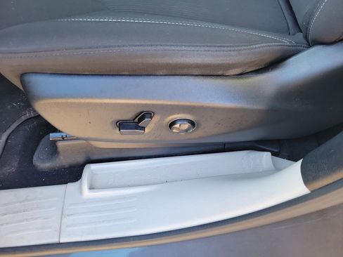 Used 2023 Chrysler Voyager LX FWD image 15