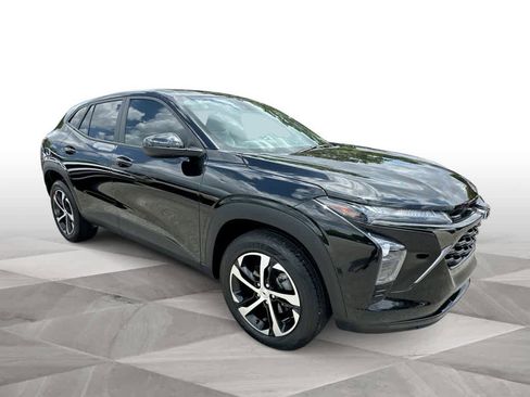 Used 2024 Chevrolet Trax RS FWD image 2
