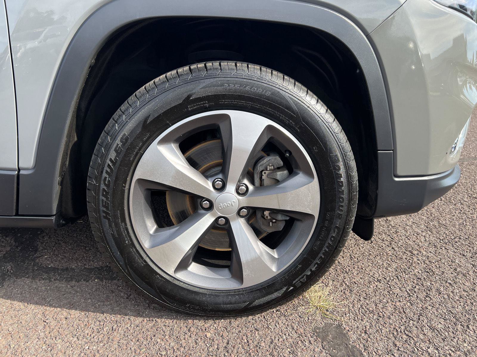 Used 2020 Jeep Cherokee Limited AWD/4WD image 9