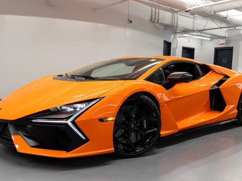 Used 2026 Lamborghini Revuelto image 18