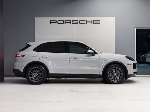 Certified 2025 Porsche Cayenne E-Hybrid AWD/4WD image 8