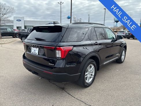 Used 2025 Ford Explorer Active AWD/4WD image 8