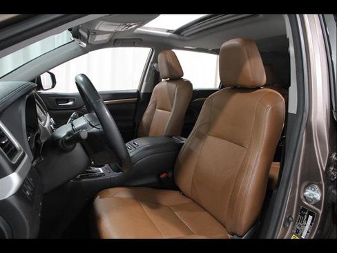 Used 2018 Toyota Highlander Limited image 5