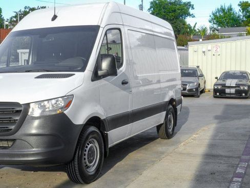 Used 2020 Mercedes-Benz Sprinter 2500 image 46