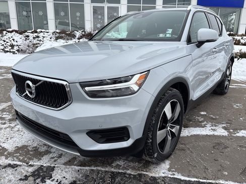 Used 2020 Volvo XC40 T5 Momentum w/ Protection Package Premier image 2