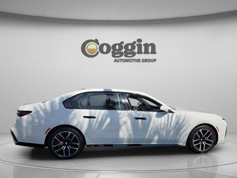 Certified 2023 BMW 740i RWD image 6