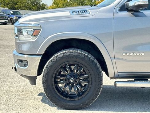 Used 2019 RAM 1500 Laramie AWD/4WD image 10
